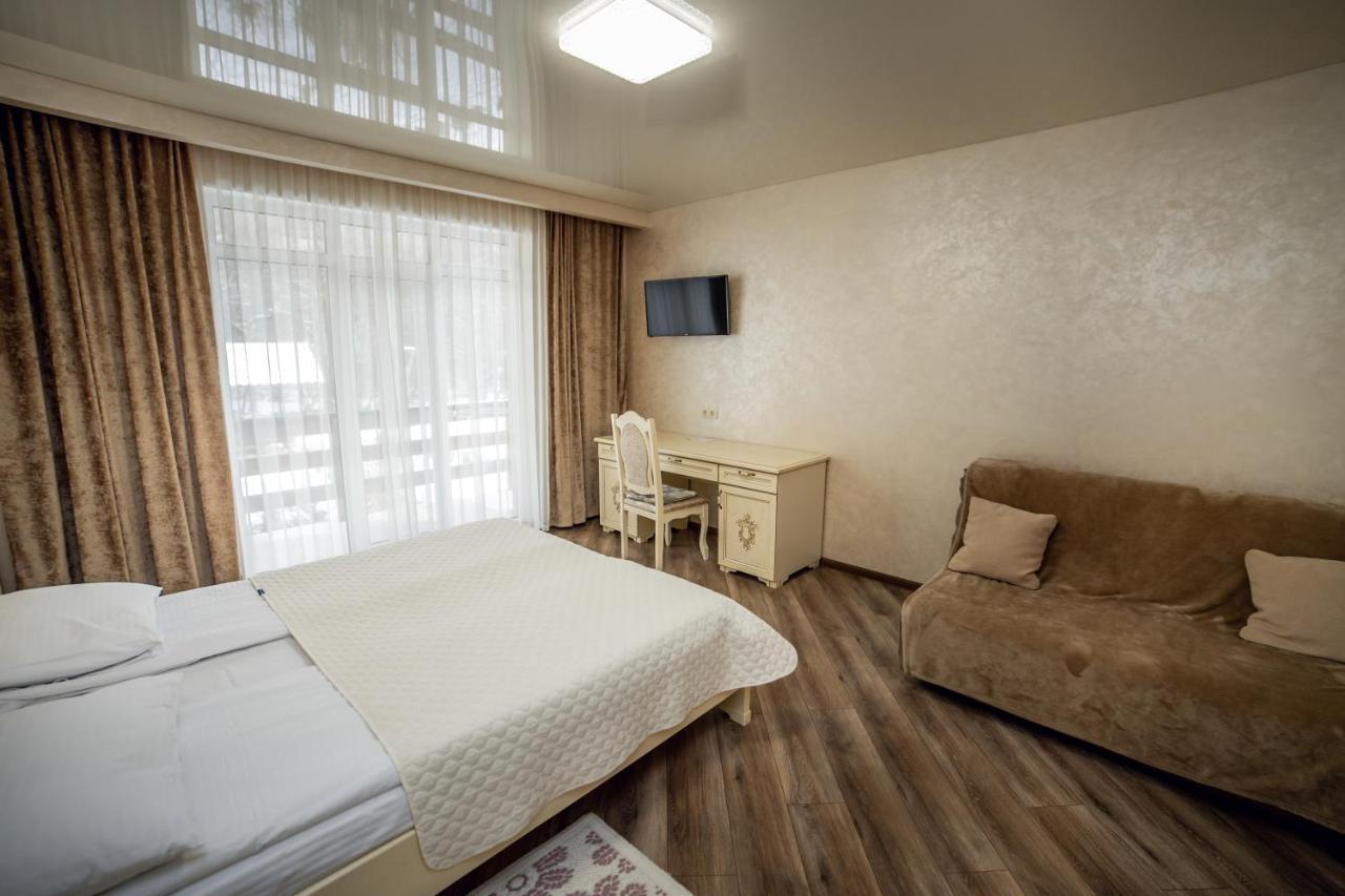 Августин Hotel Solochyn Buitenkant foto