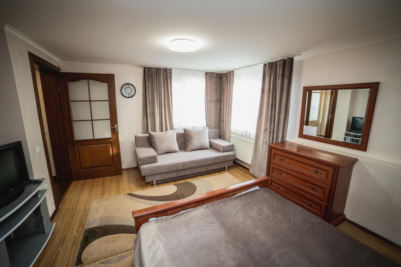Августин Hotel Solochyn Buitenkant foto