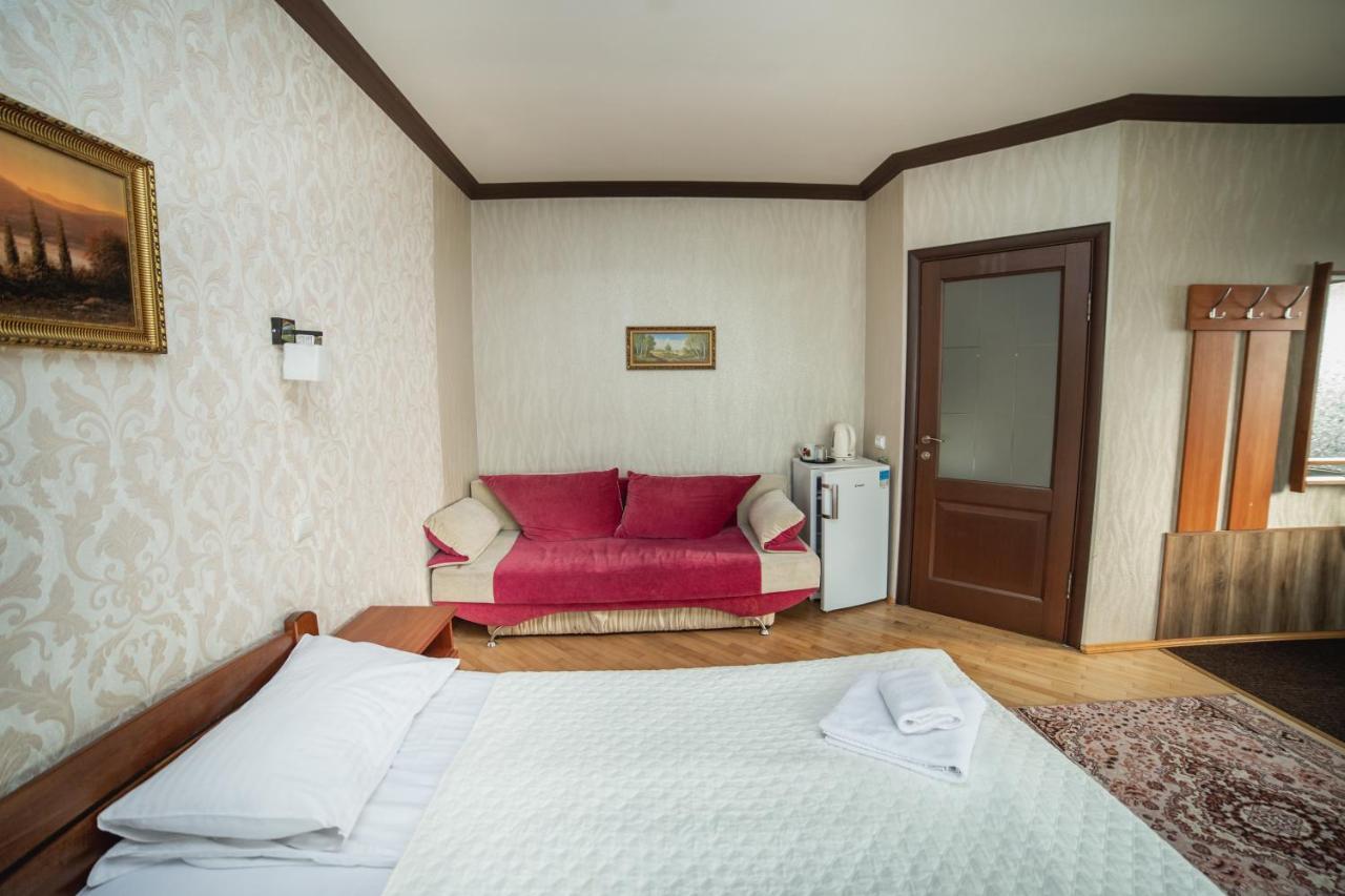 Августин Hotel Solochyn Buitenkant foto